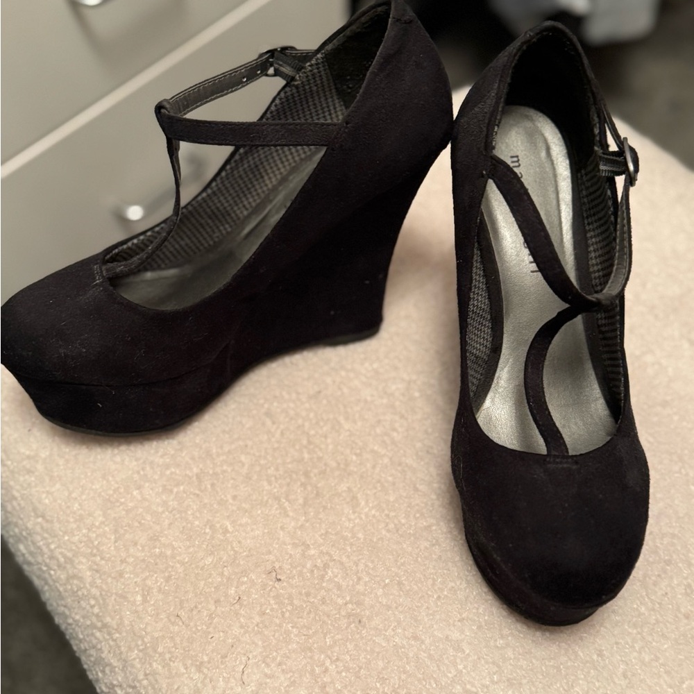 Elegant Black Wedge Heels